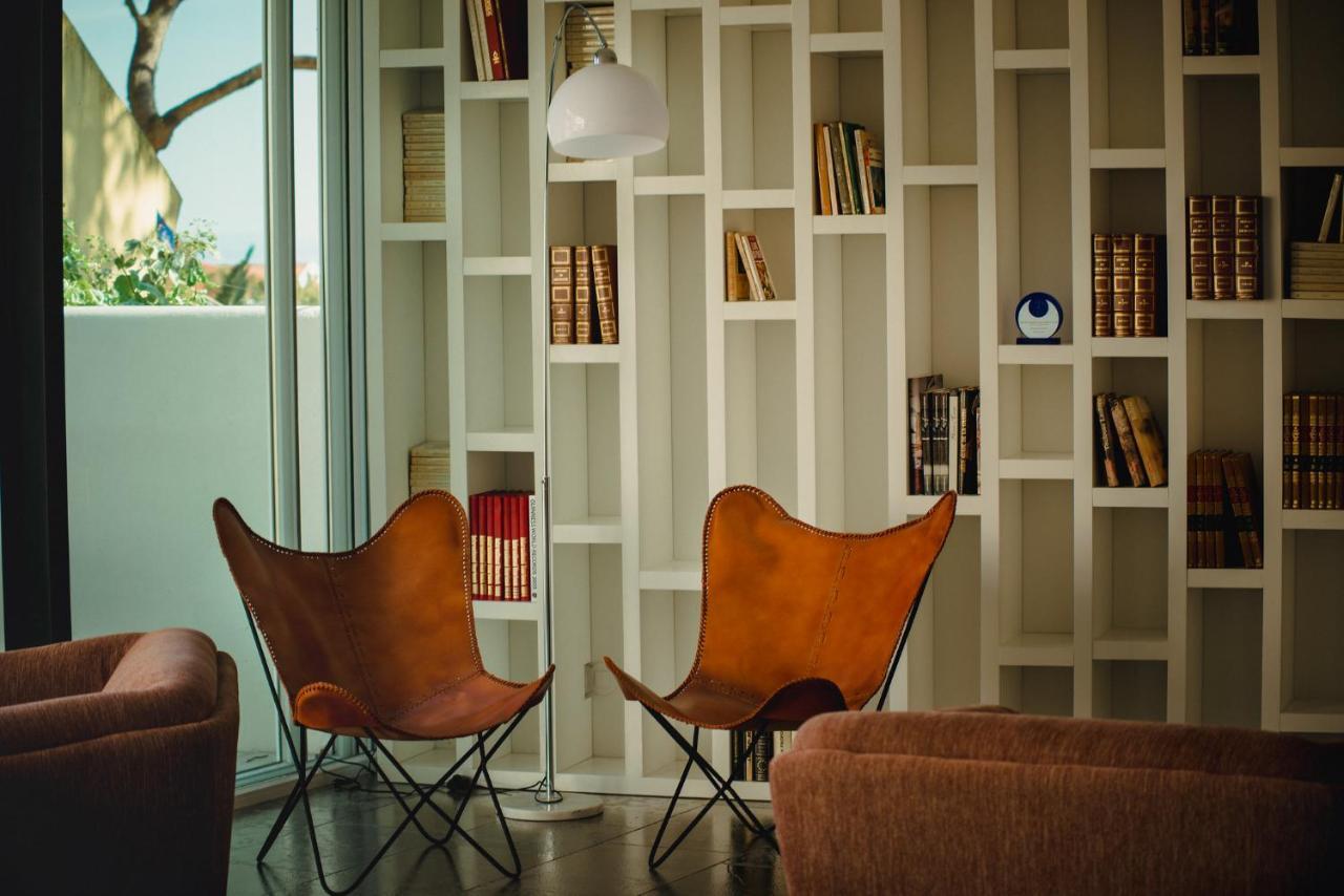 فندق A House In Estoril - Adults Only المظهر الخارجي الصورة Library