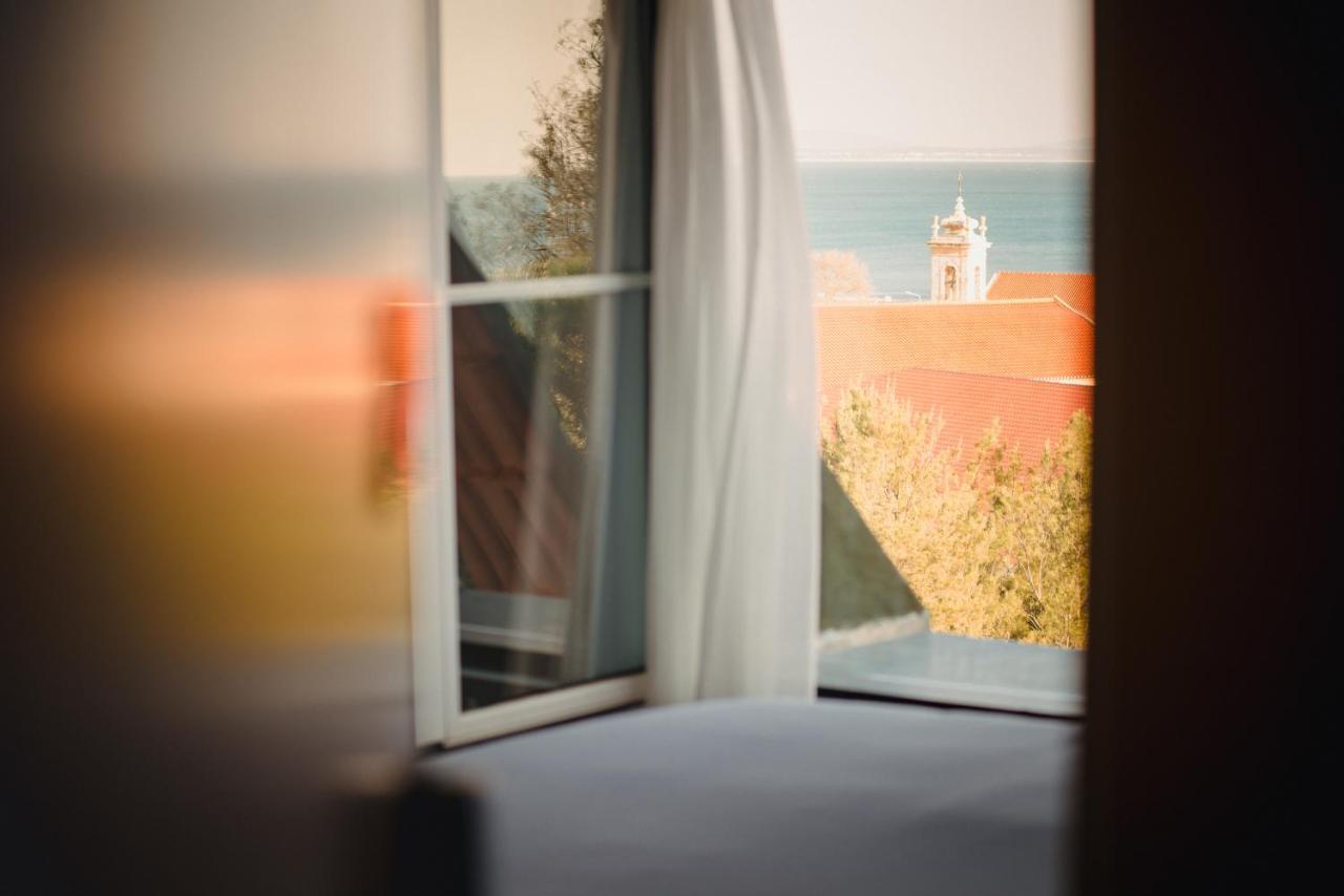 فندق A House In Estoril - Adults Only المظهر الخارجي الصورة View of the lighthouse from the window of the house