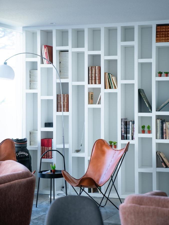 فندق A House In Estoril - Adults Only المظهر الخارجي الصورة A bookcase
